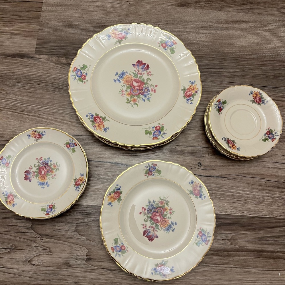 Syracuse China Santa Rosa Floral Cream Dinnerware Set
